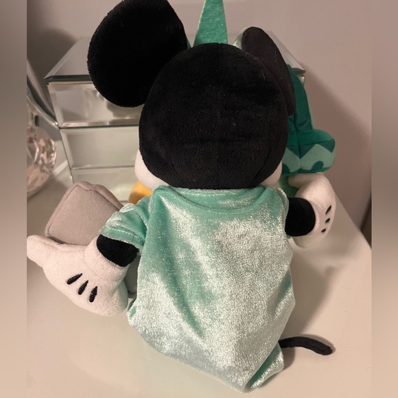 DISNEY New York plush - Picture 2 of 3